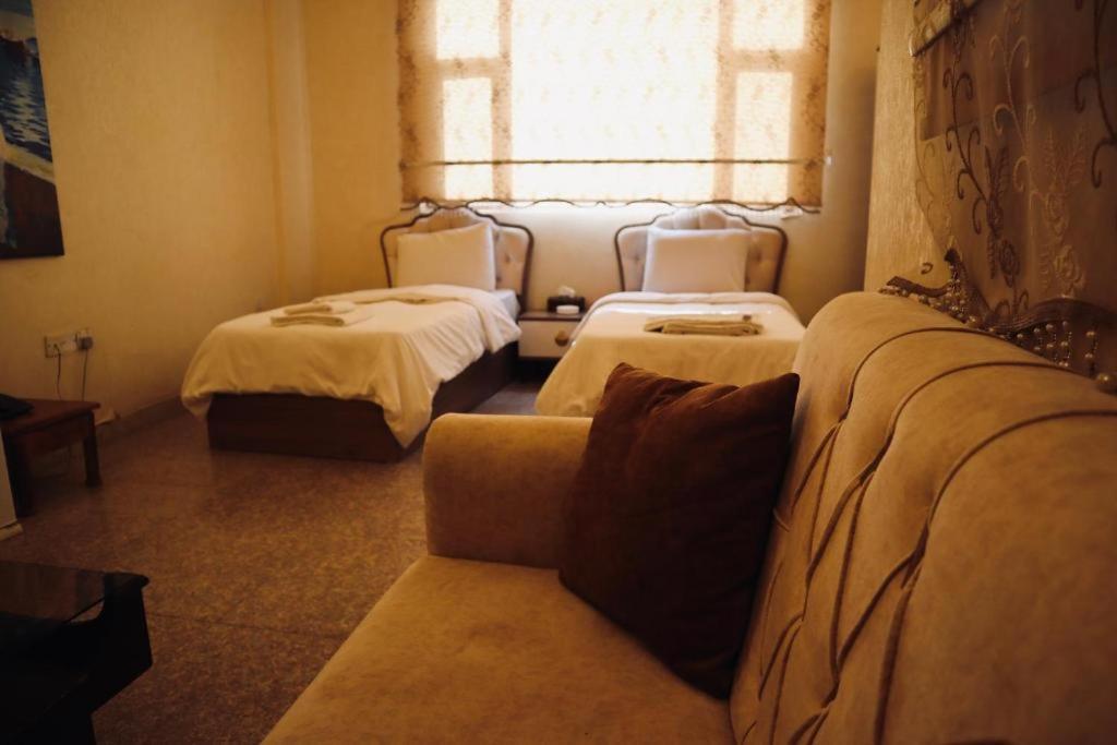 Italian House Hotel Baghdad Bagian luar foto