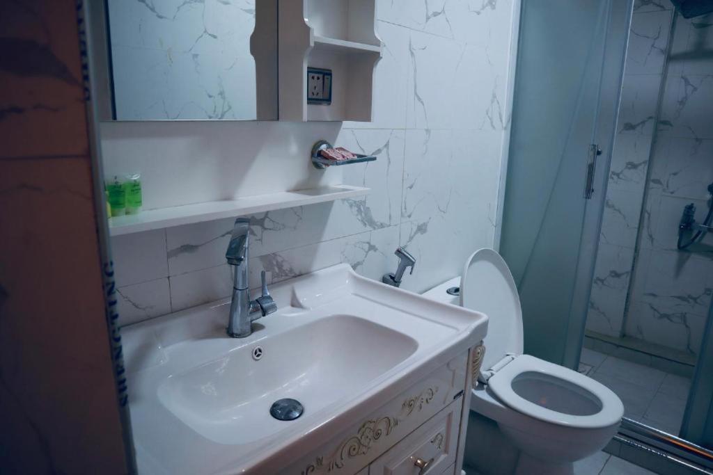 Italian House Hotel Baghdad Bagian luar foto
